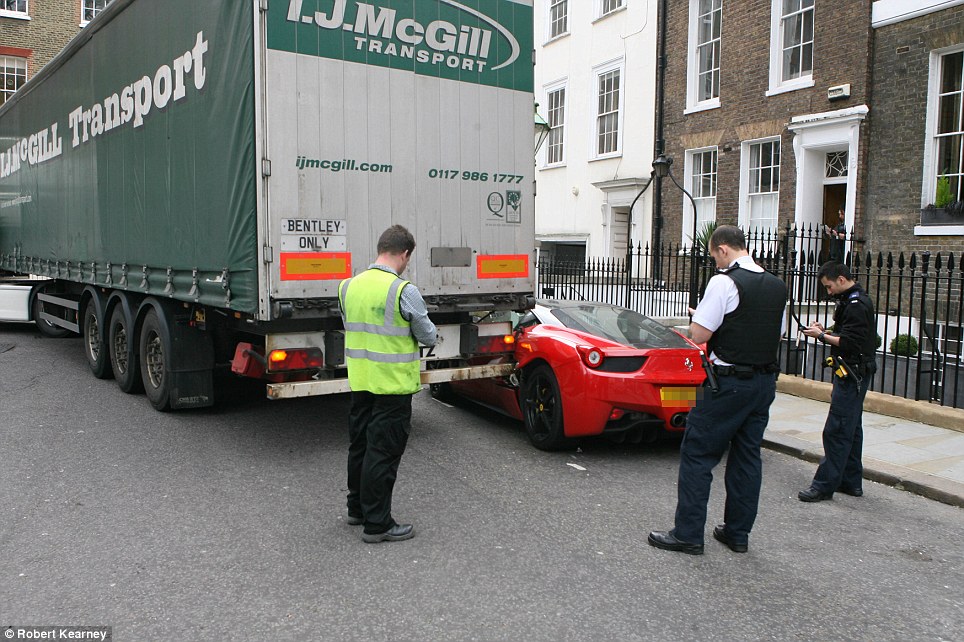 Ferrari_Crash_Over_Lorry_2
